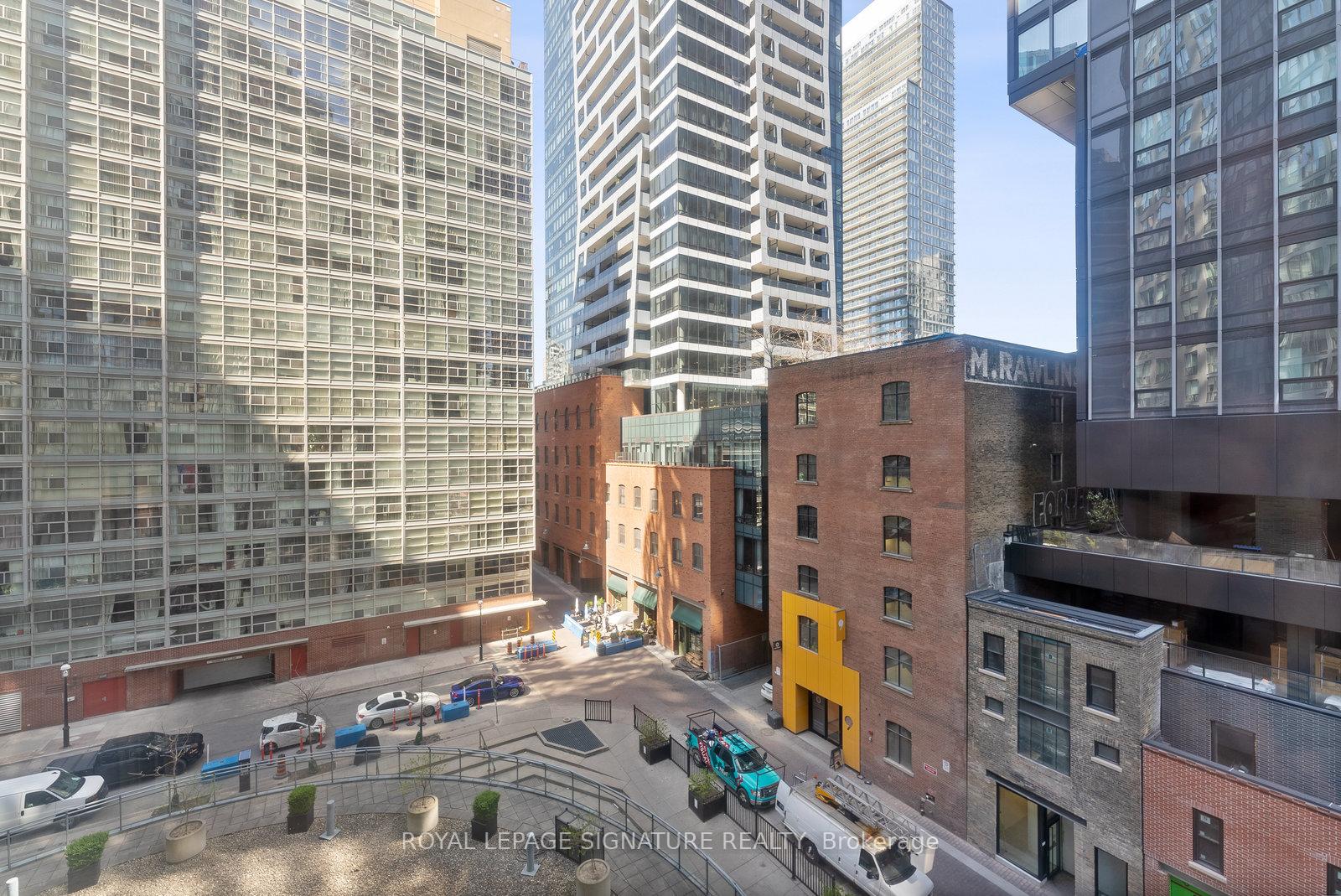 2 Bedrooms Condo at 24 Wellesley, Toronto For sale
