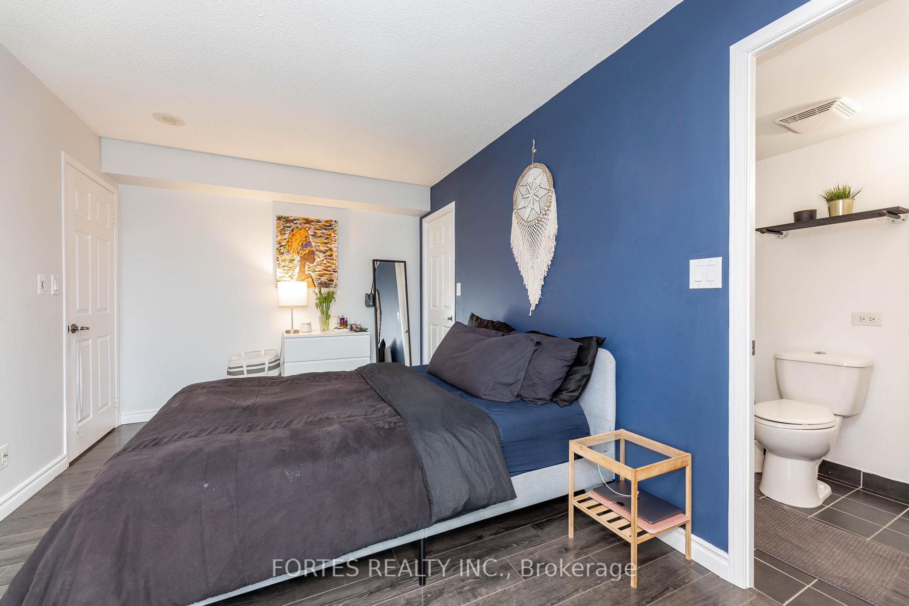 2 Bedrooms Condo at 9 Michael Power,  Toronto For sale