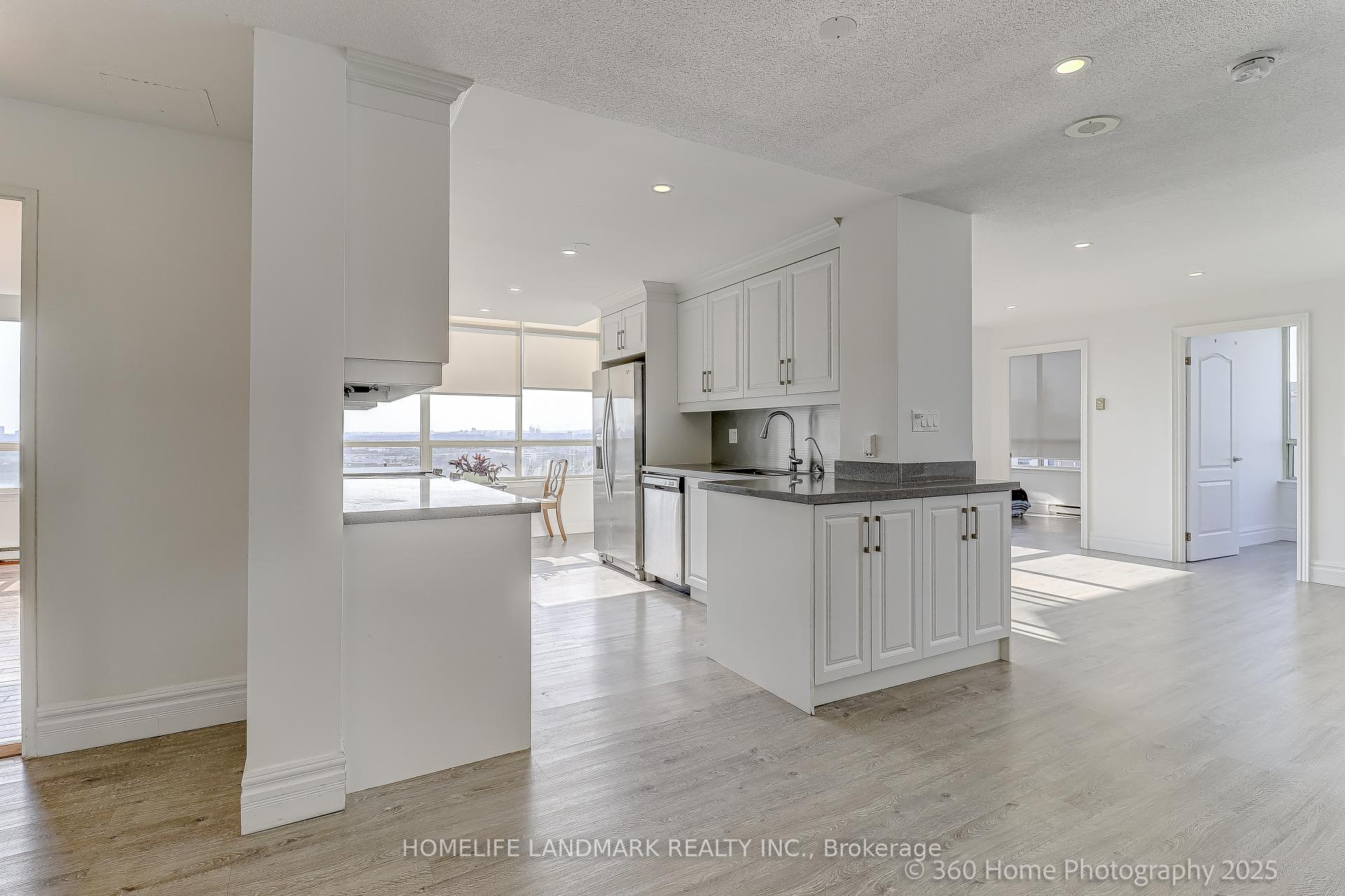 2 Bedrooms Condo at 175 Bamburgh, Toronto For sale