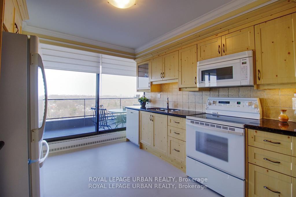 3 Bedrooms Co-op at 20 Avoca, Toronto For sale