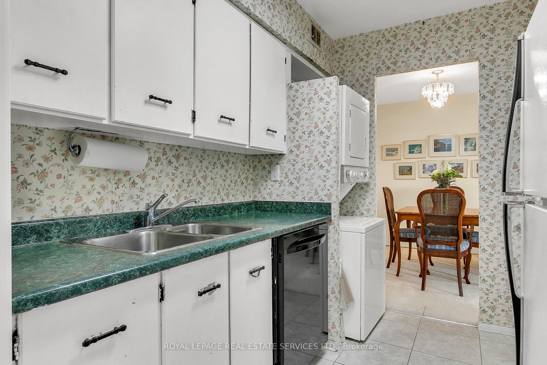 2 Bedrooms Condo at 50 Quebec, Toronto For sale