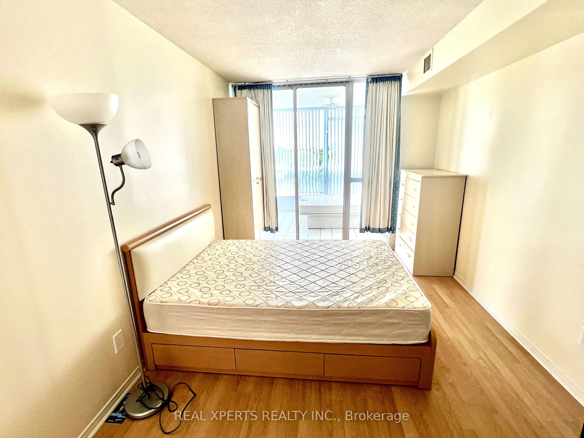 2 Bedrooms Condo at 4727 Sheppard, Toronto For sale