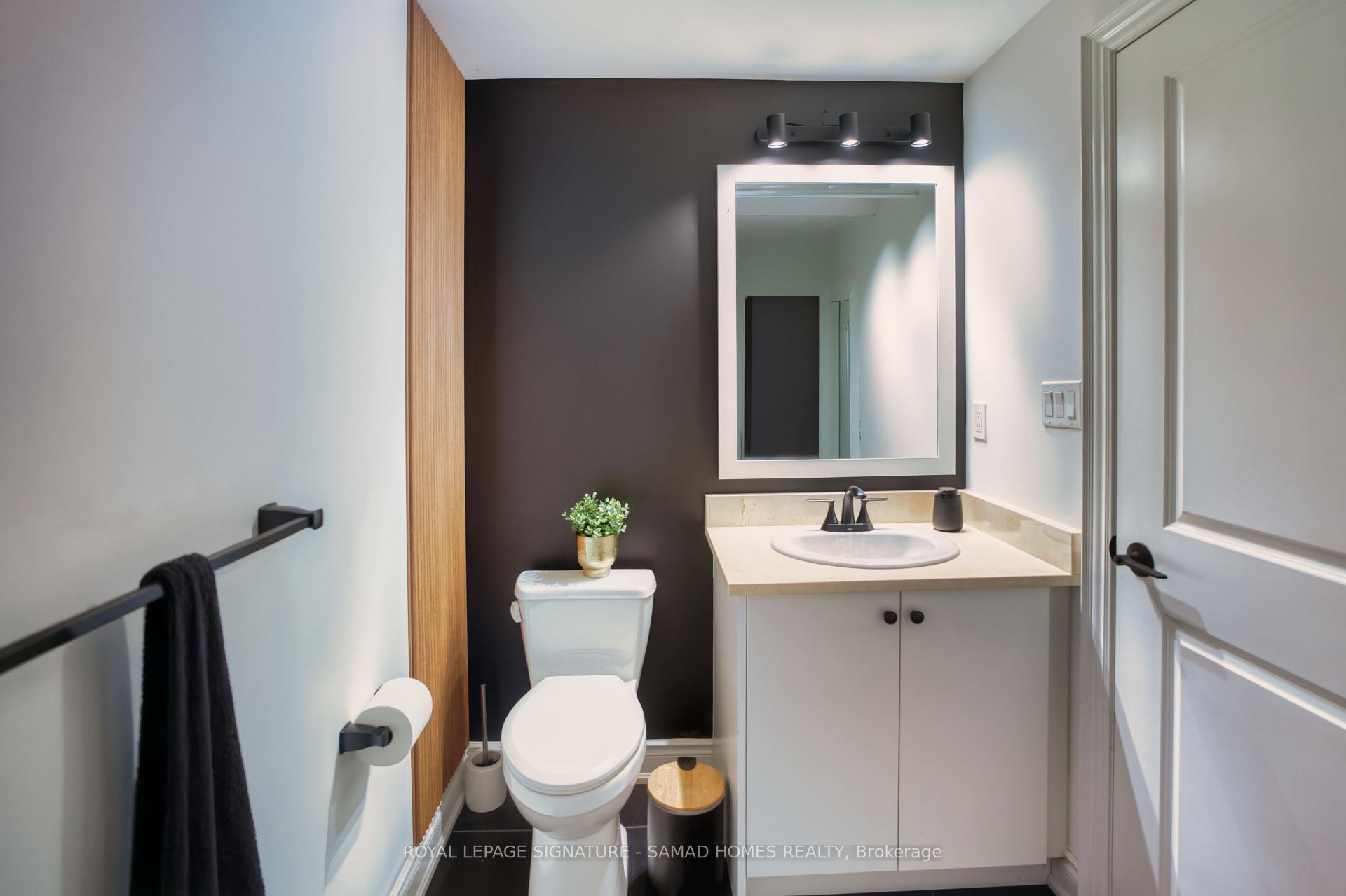 3 Bedrooms Condo at 26 Lunar, Mississauga For sale