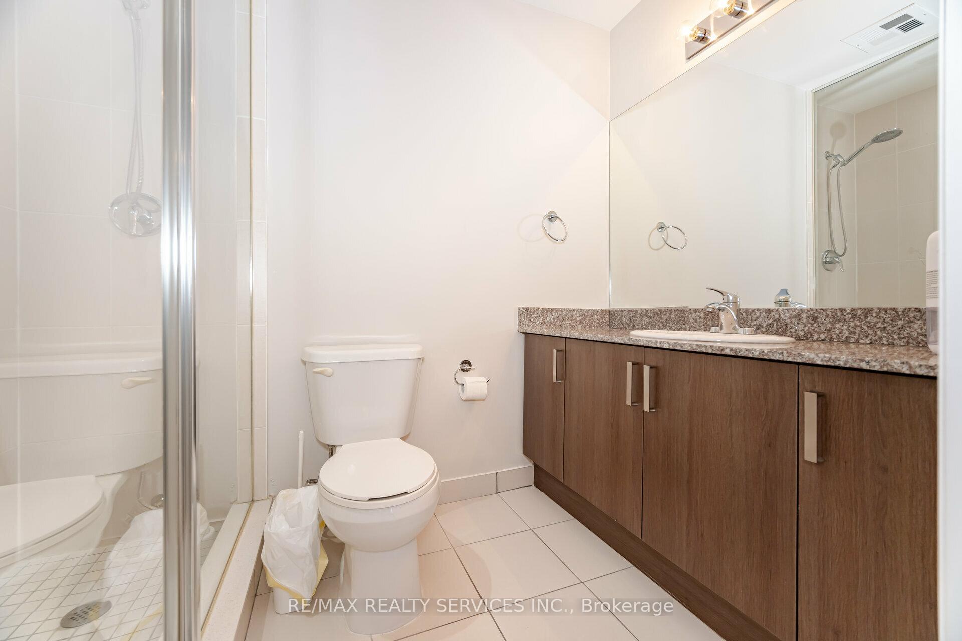 3 Bedrooms Condo at 2900 Highway 7, Vaughan For sale