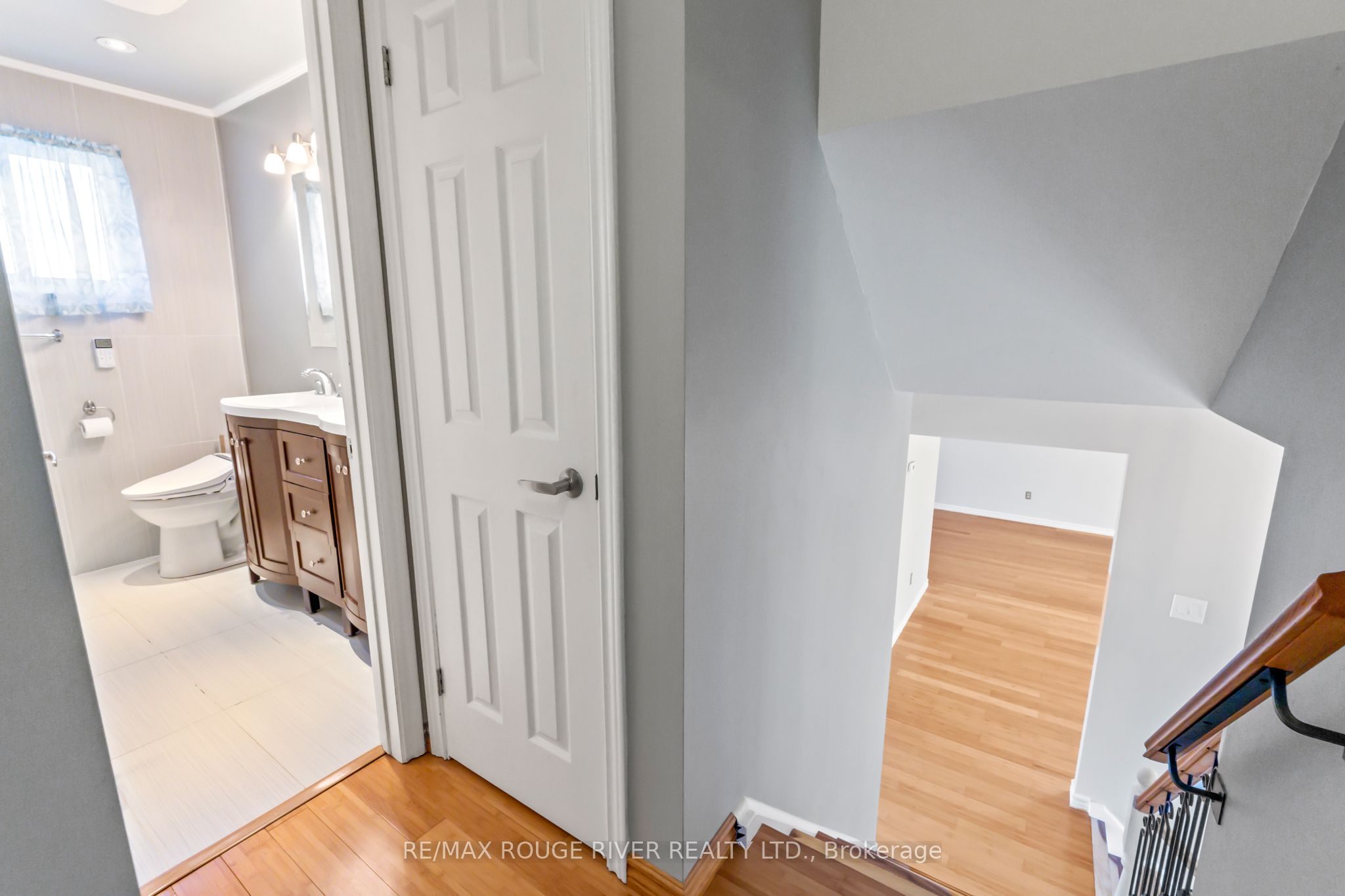 1 Applewood Crescent