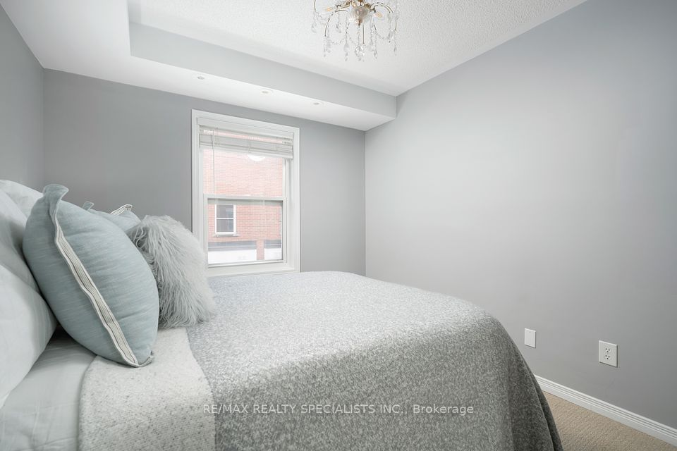 https://trreb-image.ampre.ca/IHfyxkIqAOPbBXdKwfVRdRM_4TnVG-leyDJ85JUaDfY/rs:fit:960:960/wm:.5:so:0:50:.4/wmsh:10/wmt:PHNwYW4gZm9yZWdyb3VuZD0nd2hpdGUnIGZvbnQ9JzY4Jz5SRS9NQVggUkVBTFRZIFNQRUNJQUxJU1RTIElOQy4sIEJyb2tlcmFnZTwvc3Bhbj4/L3RycmViL2xpc3RpbmdzLzQwLzY0LzIzLzkzL3AvZTFlNjA4MjItMjllYS00YjYxLWFmNjItNGY2MTI0MGQyMGQ3LmpwZw.jpg