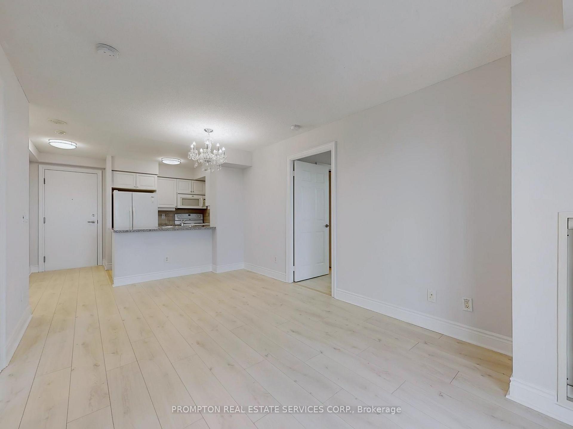 2 Bedrooms Condo at 15 Greenview, Toronto For sale