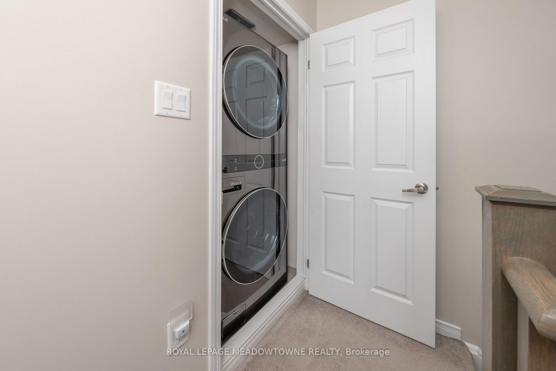 3 Bedrooms Condo at 2441 Greenwich, Oakville For sale