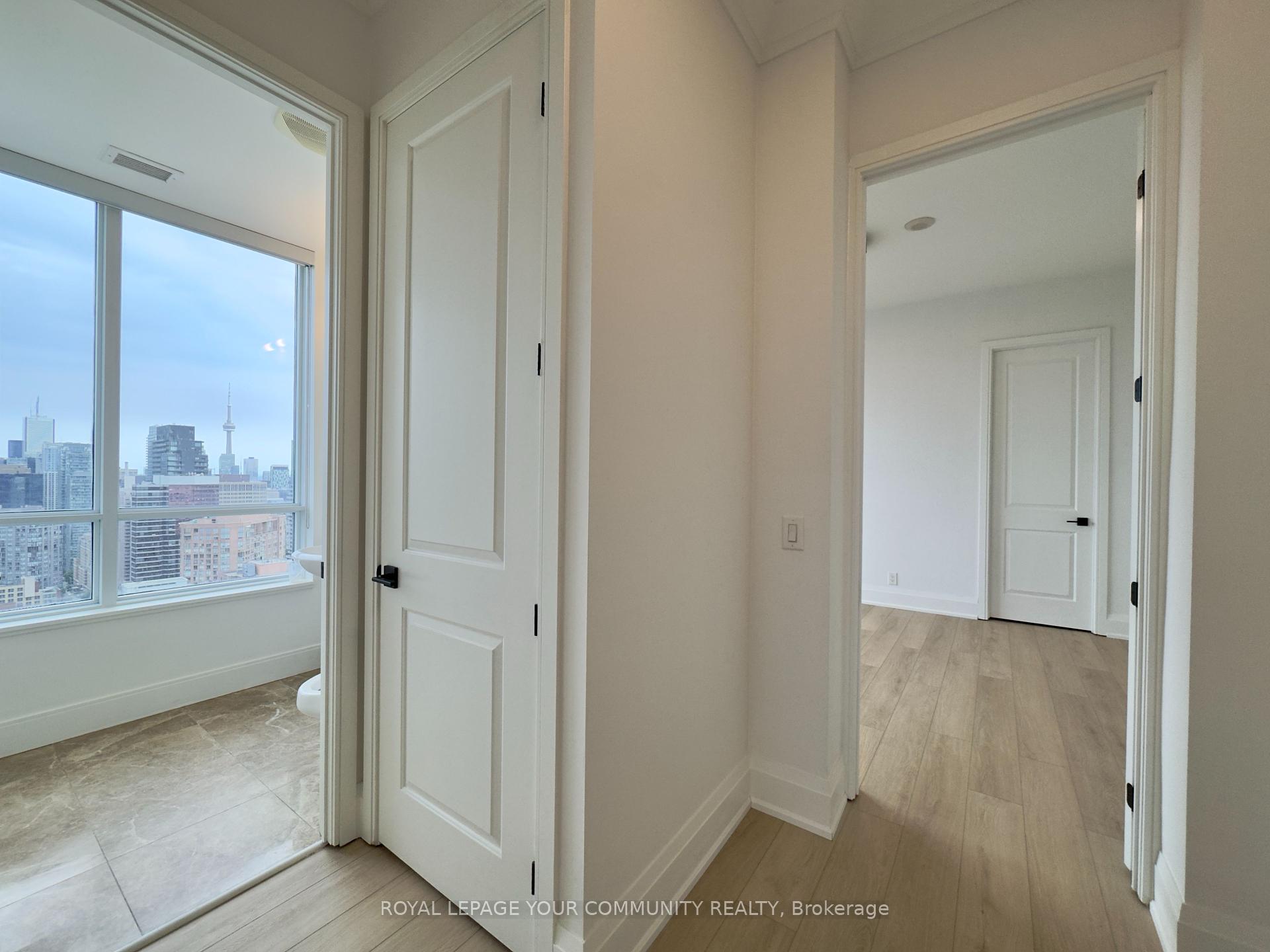 3 Bedrooms Condo at 21 Balmuto, Toronto For sale