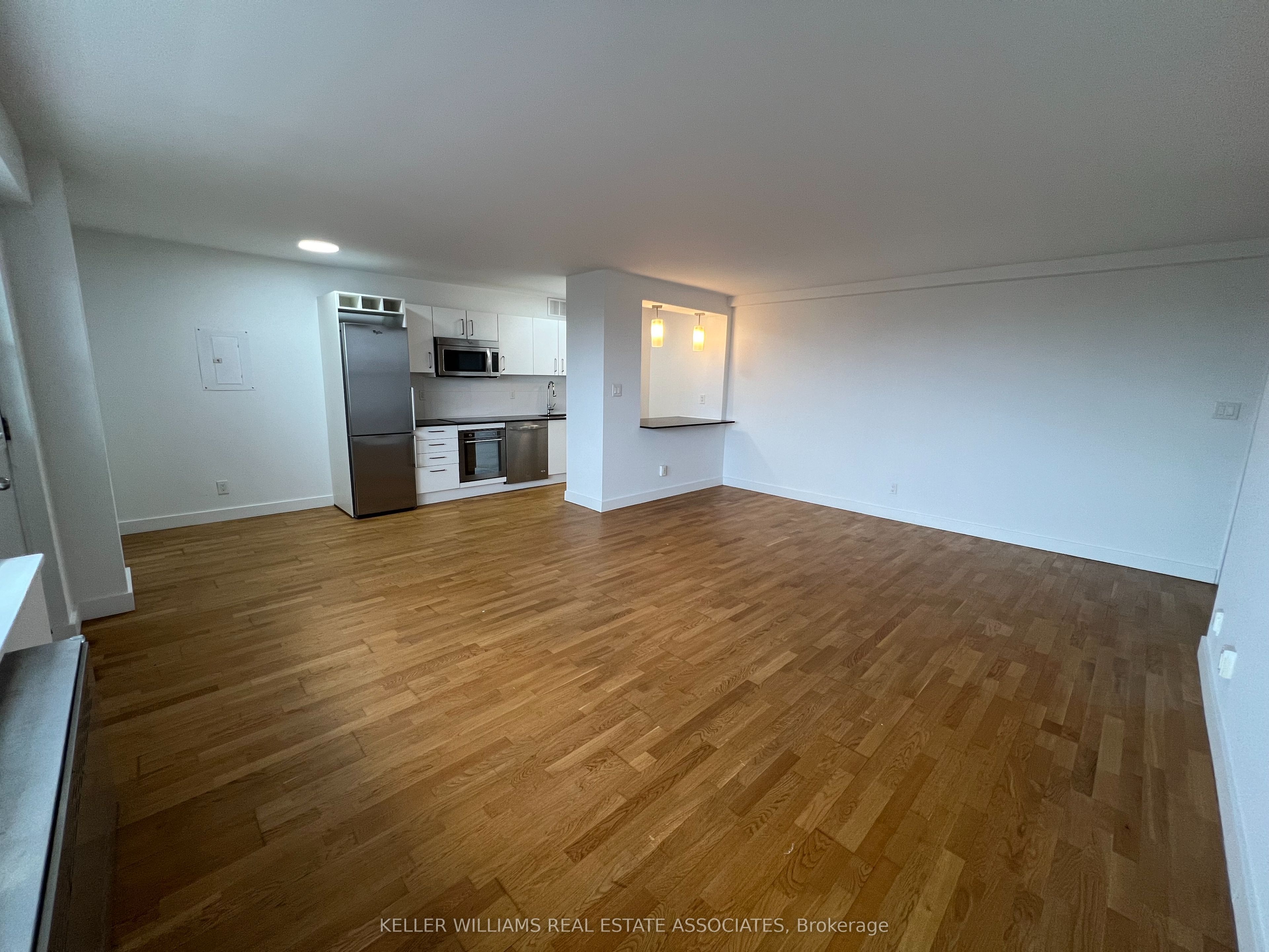 99 Tyndall Avenue, #607