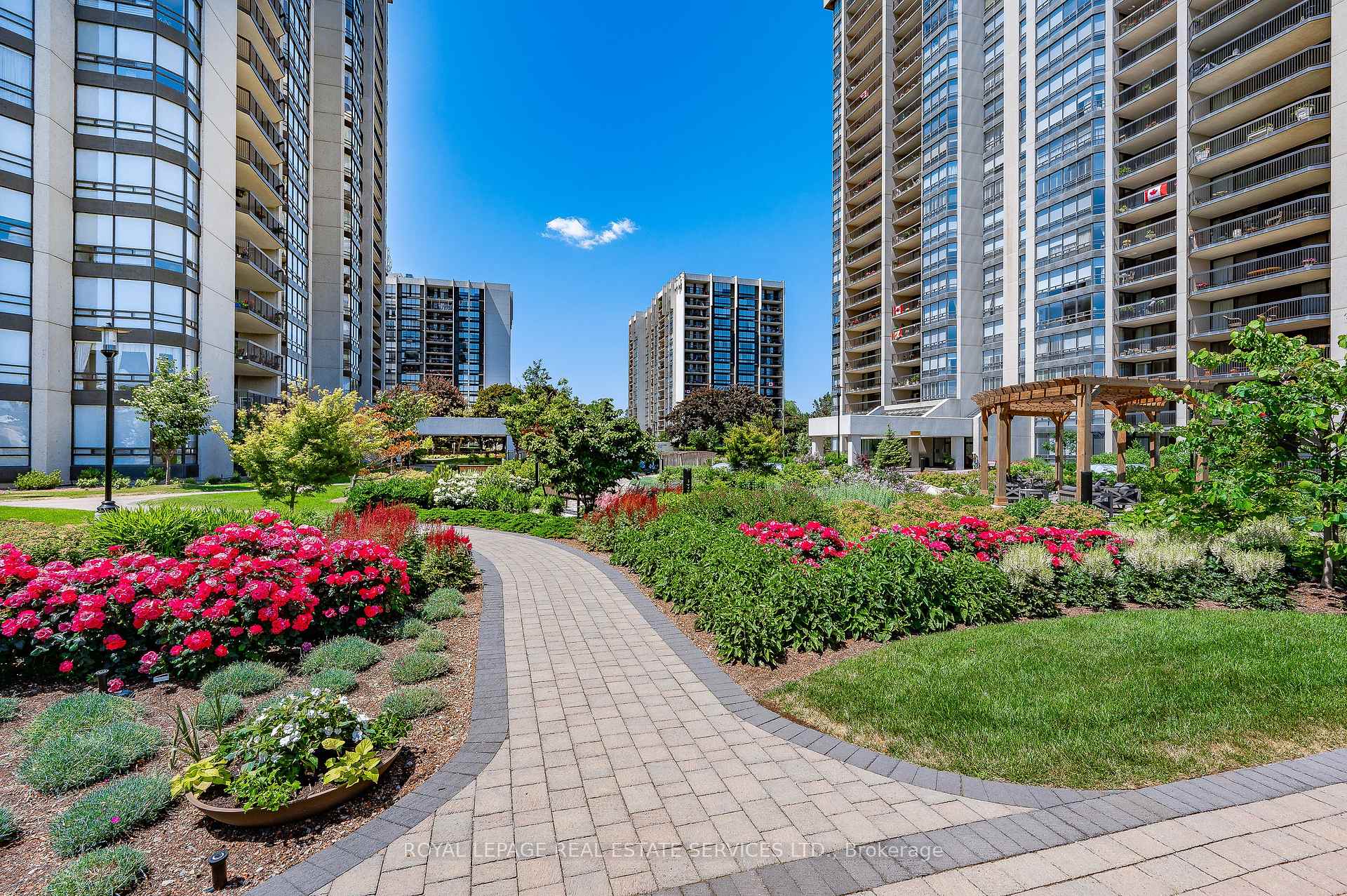 2 Bedrooms Condo at 2180 Marine,  Oakville For sale