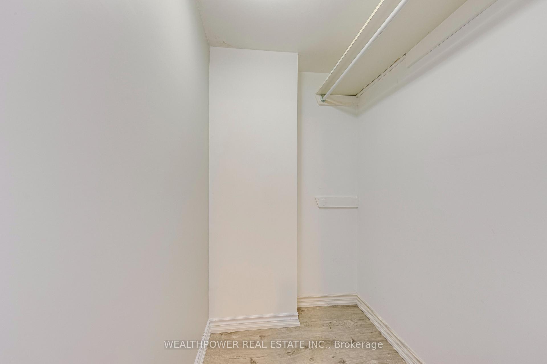 3 Bedrooms Condo at 1250 Marlborough, Oakville For sale