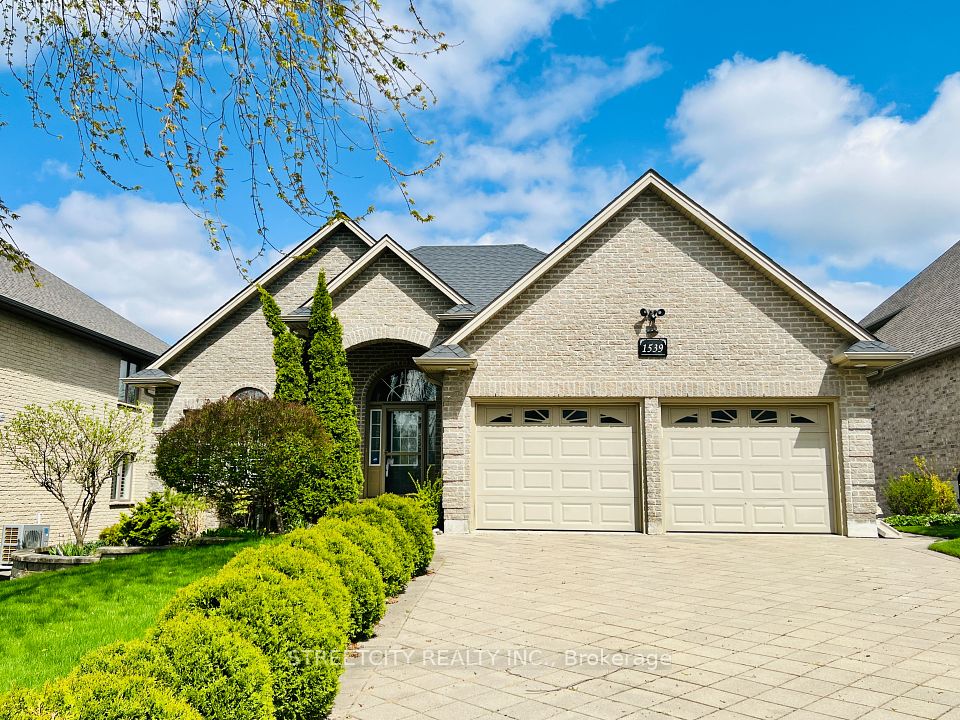 1539 Warbler Woods