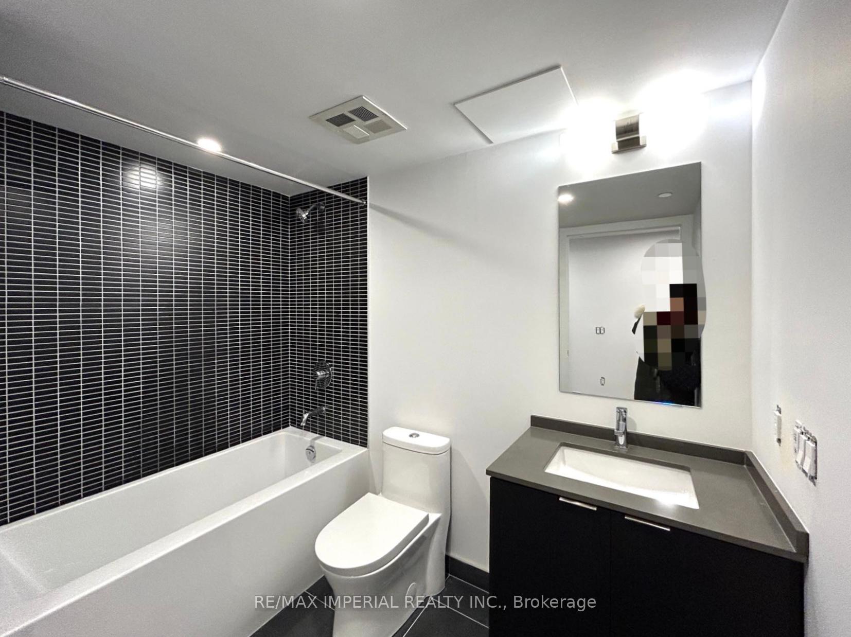 2 Bedrooms Condo at 1 Jarvis, Hamilton For sale