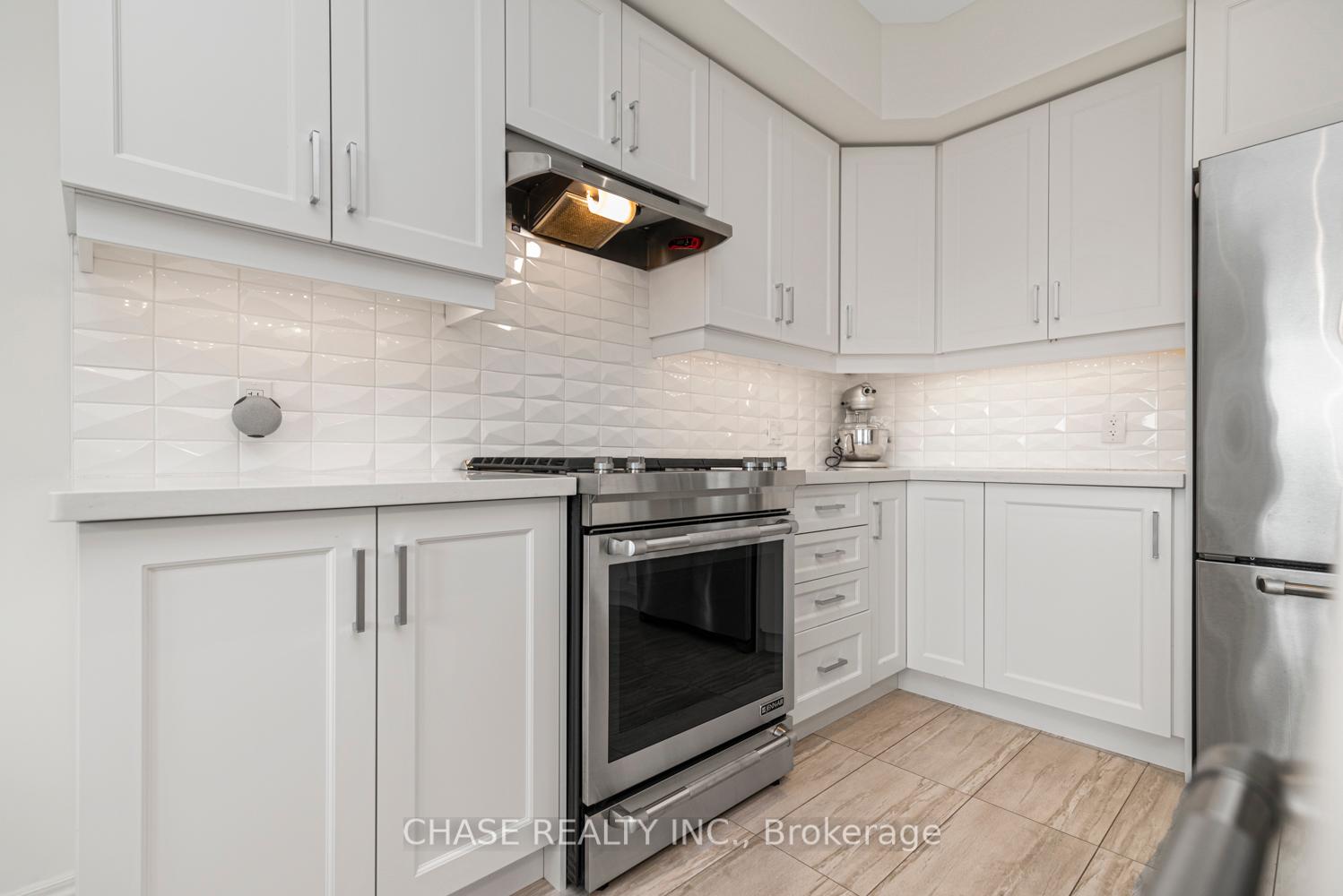 8 Bedrooms Condo at 120 Vineberg,  Hamilton For sale