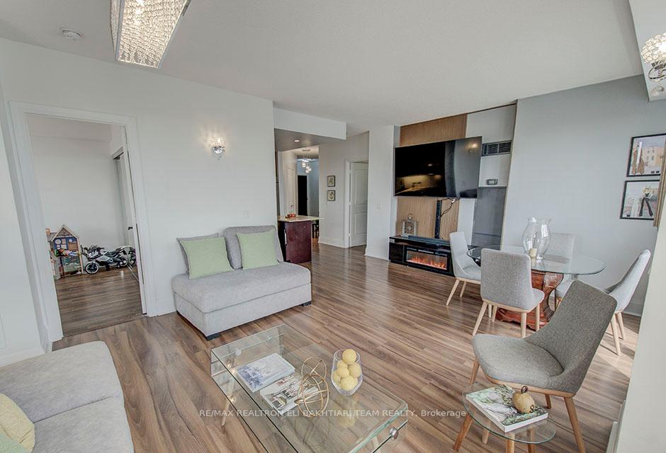 2 Bedrooms Condo at 100 Harrison Garden,  Toronto For sale