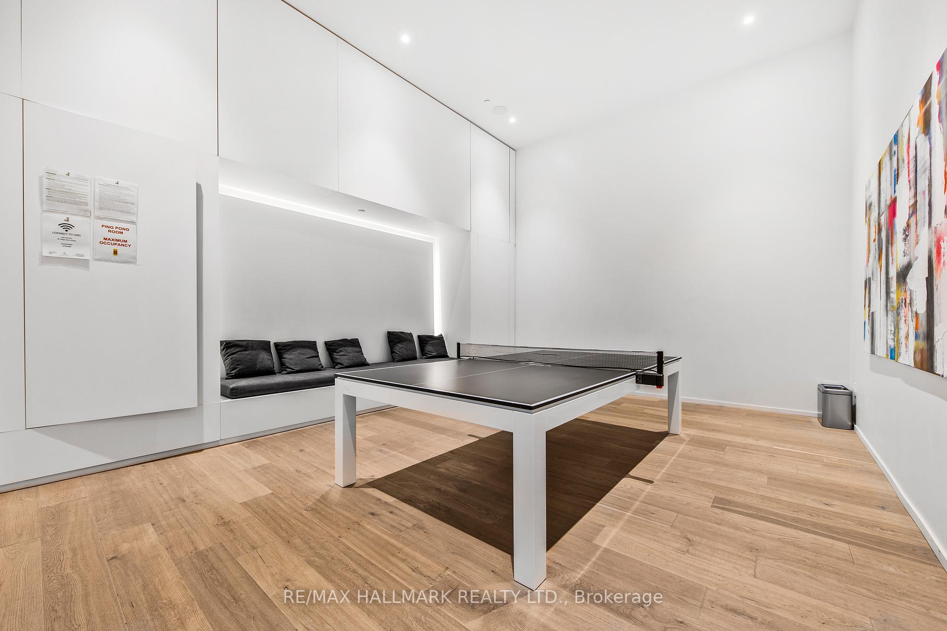 2 Bedrooms Condo at 5 Soudan, Toronto For sale