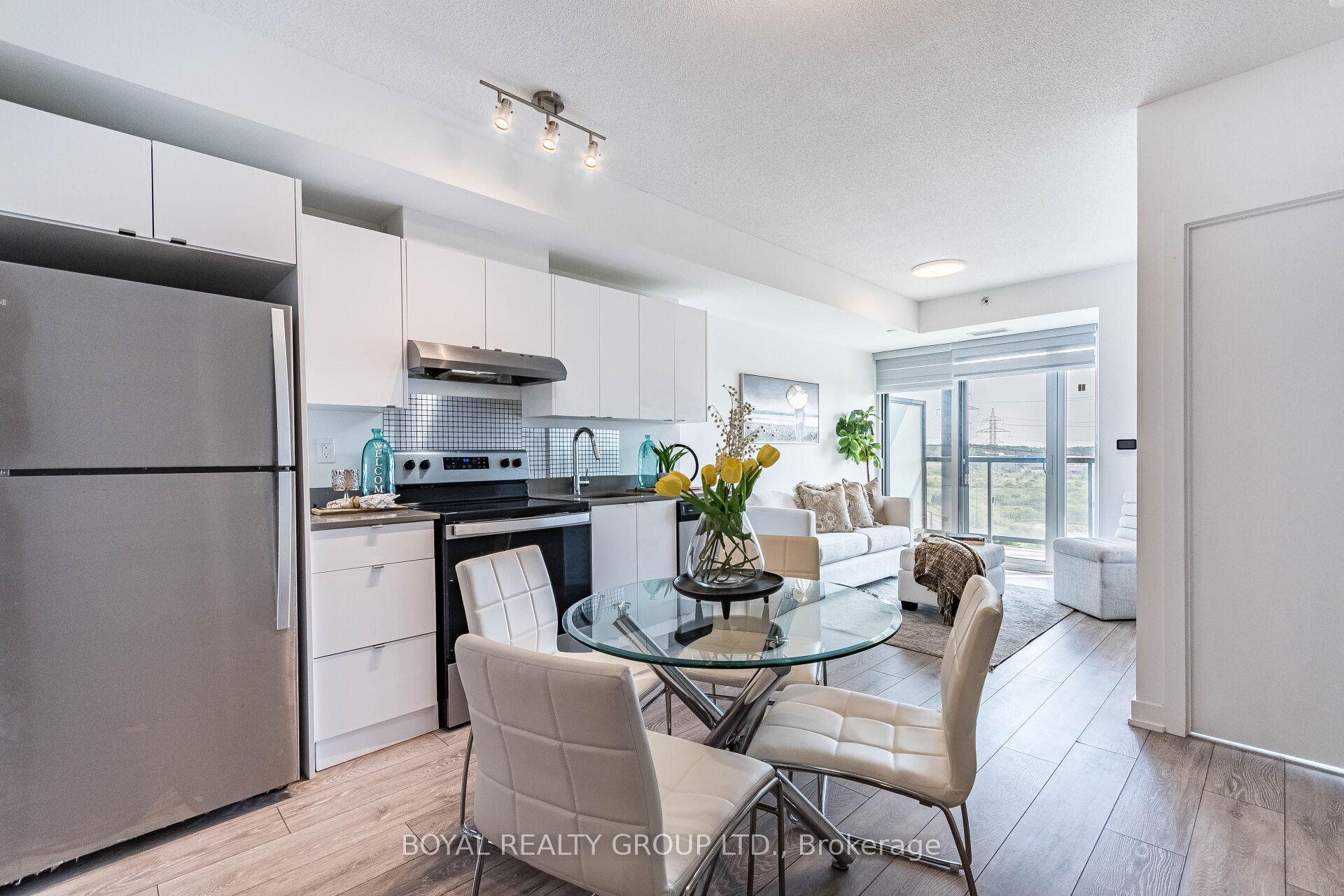 2 Bedrooms Condo at 3200 Dakota Common, Burlington For sale