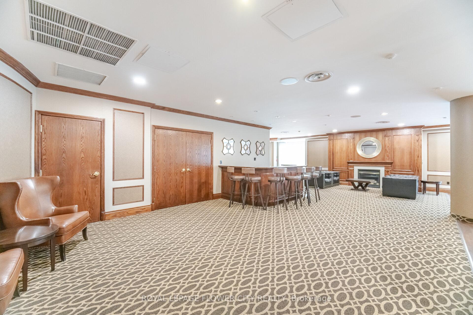 2 Bedrooms Condo at 156 Enfield, Mississauga For sale