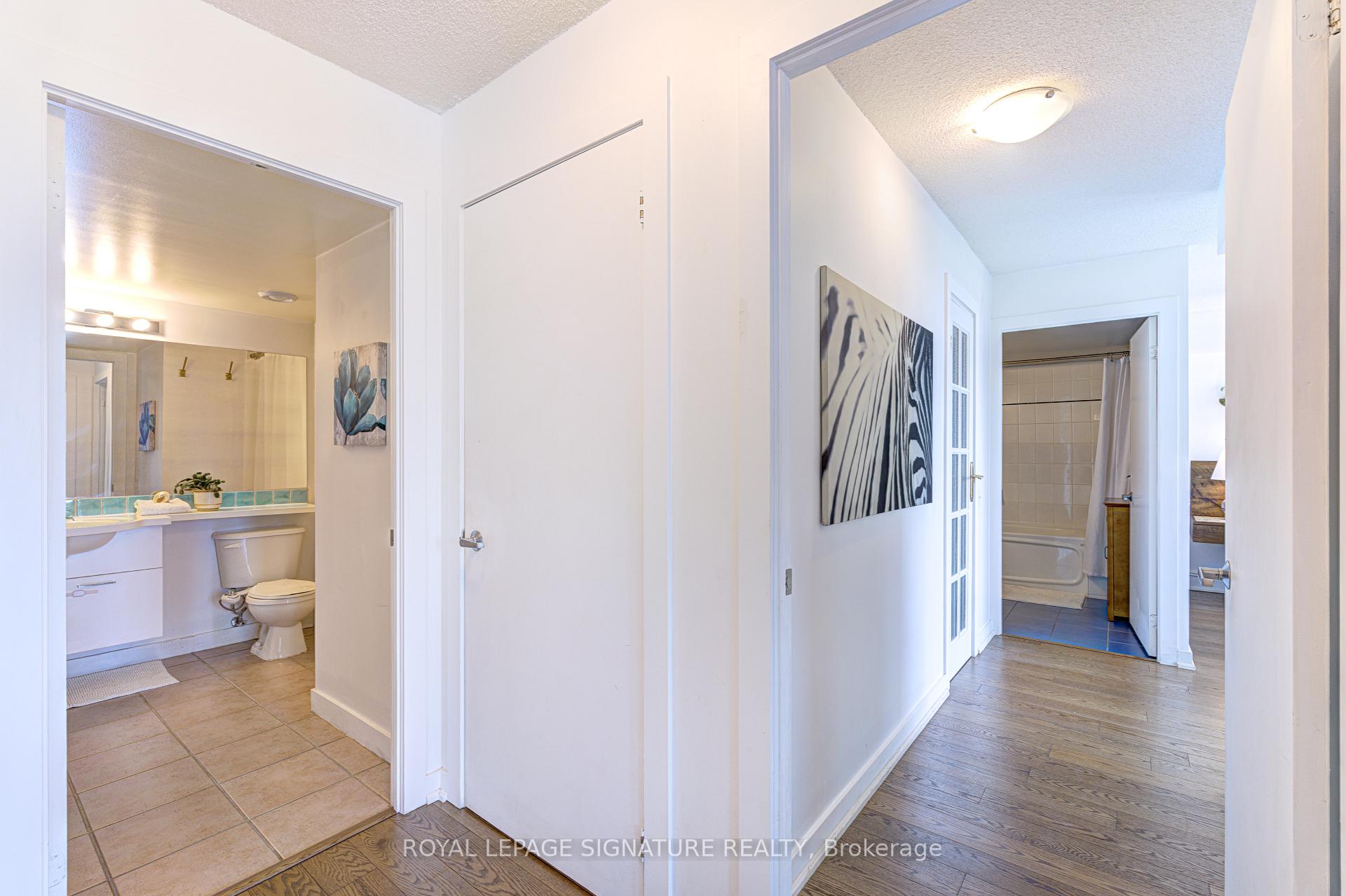 2 Bedrooms Condo at 77 Lombard, Toronto For sale
