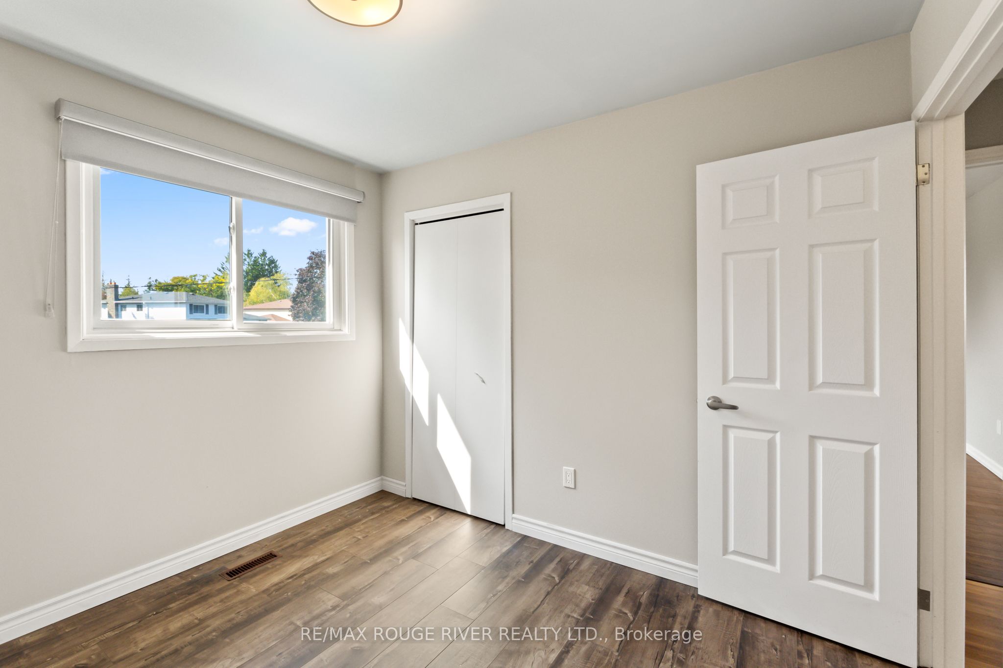 1 Applewood Crescent