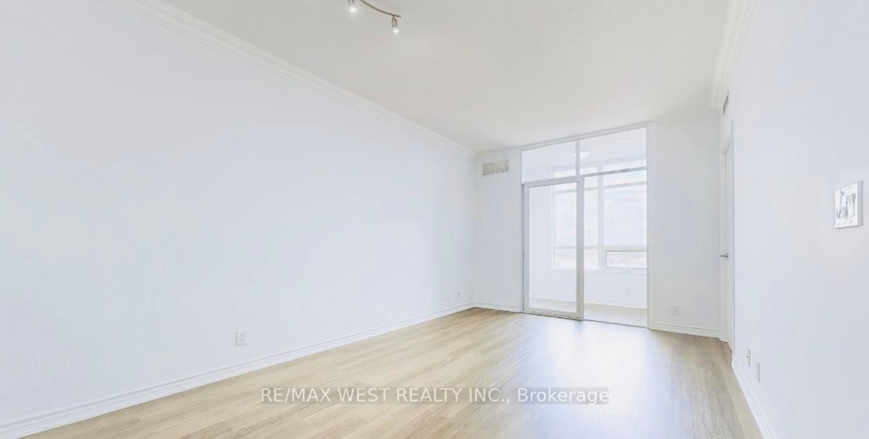 2 Bedrooms Condo at 9235 Jane, Vaughan For sale