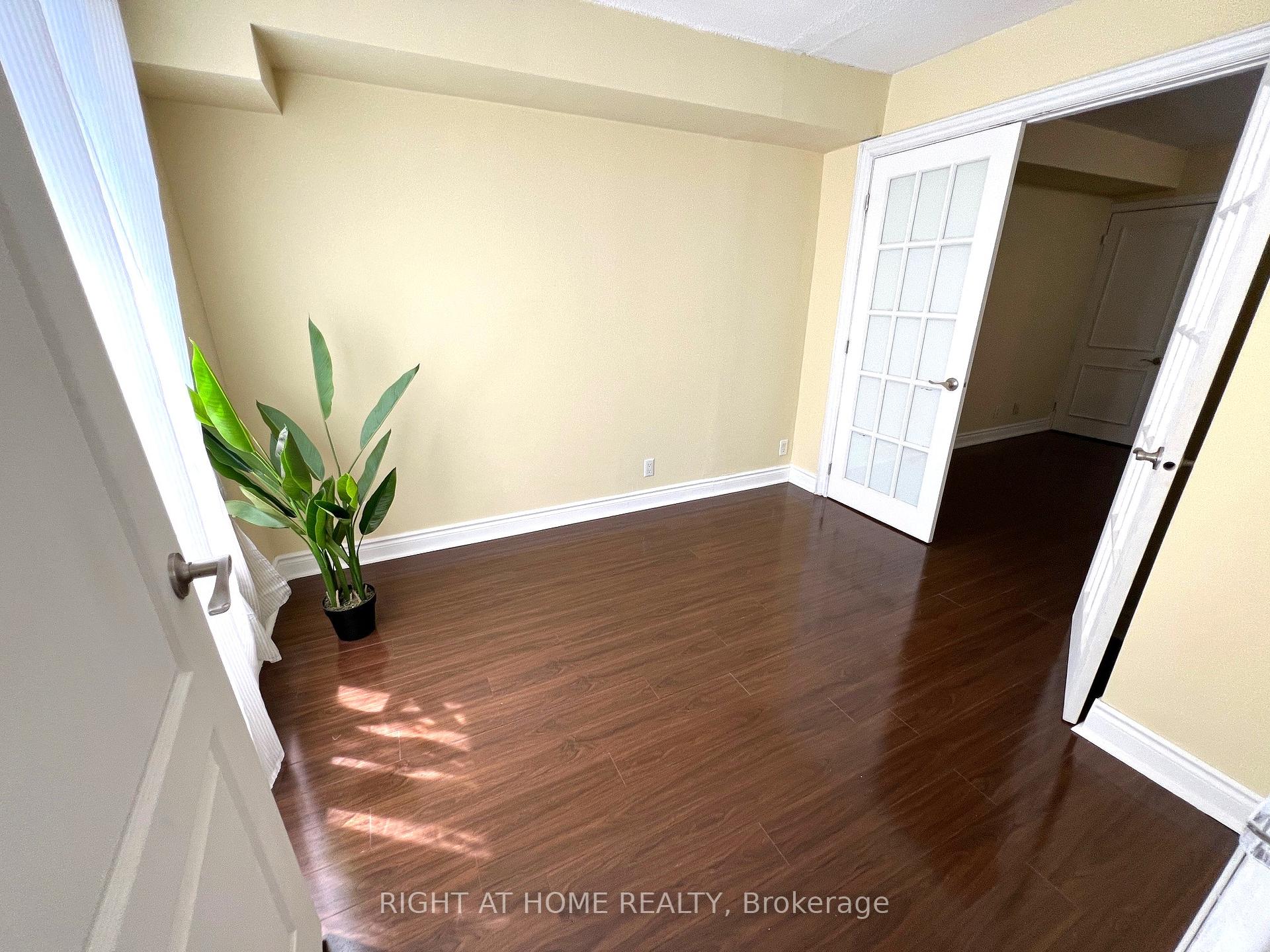 2 Bedrooms Condo at 92 King, Toronto For sale