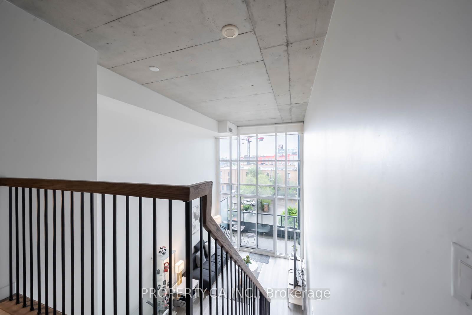 2 Bedrooms Condo at 5 Hanna, Toronto For sale