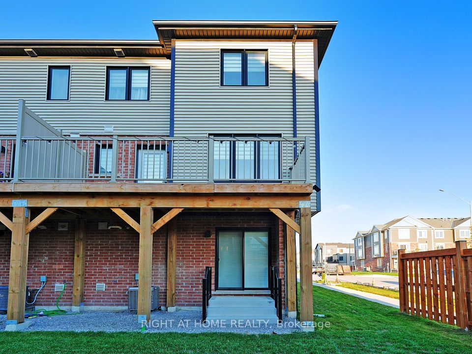 39 Hay Lane, Barrie, ON L9J 0T8