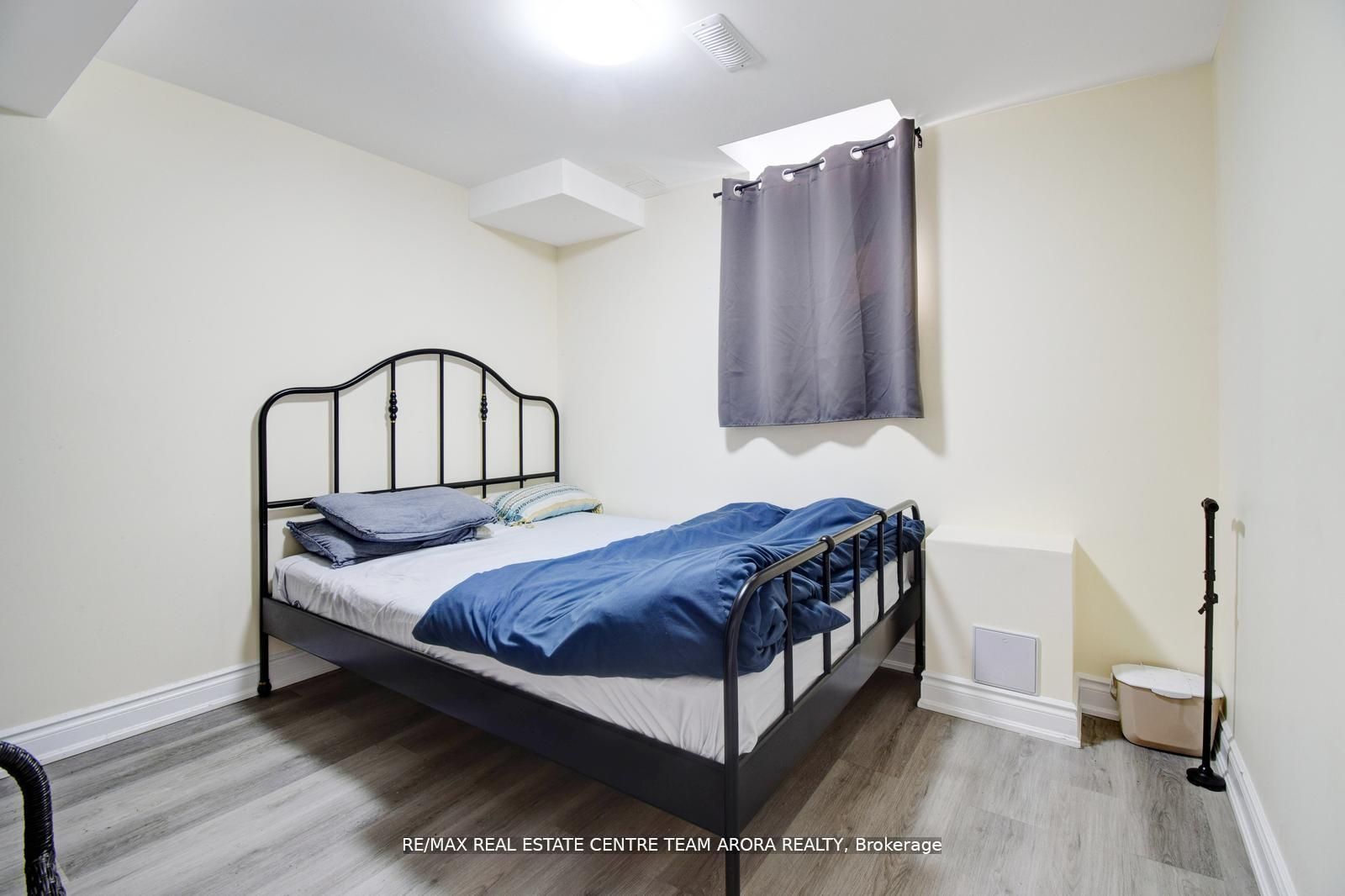 38 Rosewell Crescent