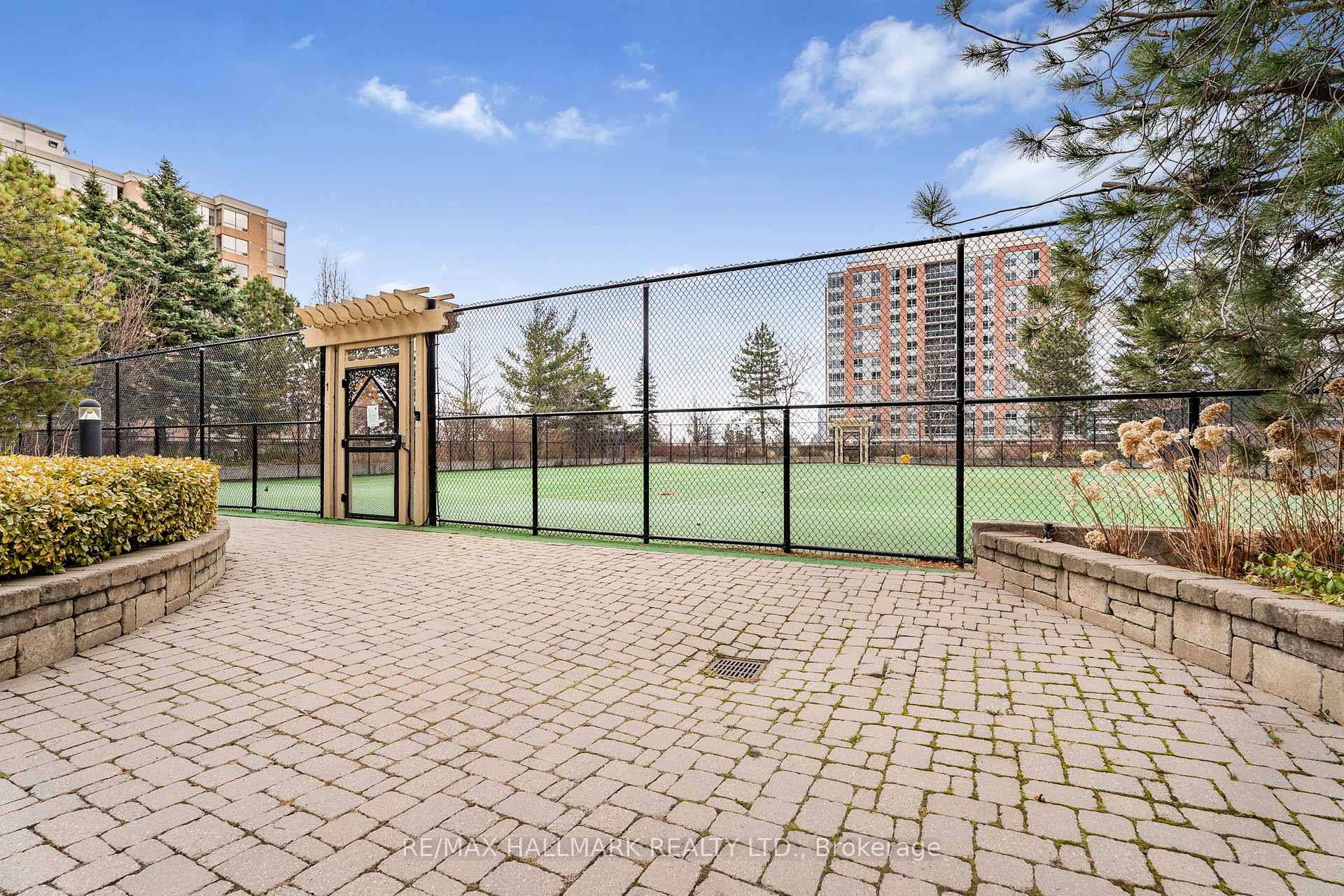 3 Bedrooms Condo at 5 Northtown, Toronto For sale