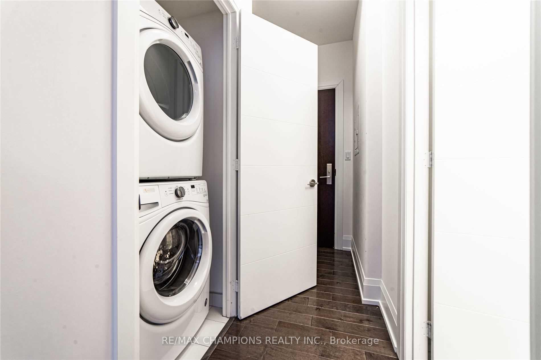 2 Bedrooms Condo at 460 Adelaide,  Toronto For sale