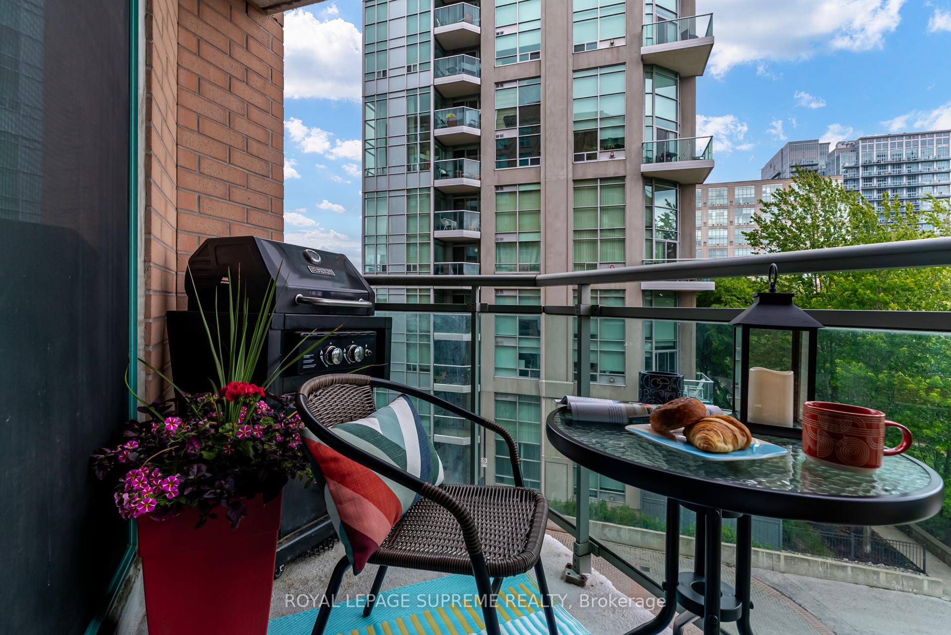 2 Bedrooms Condo at 190 Manitoba, Toronto For sale