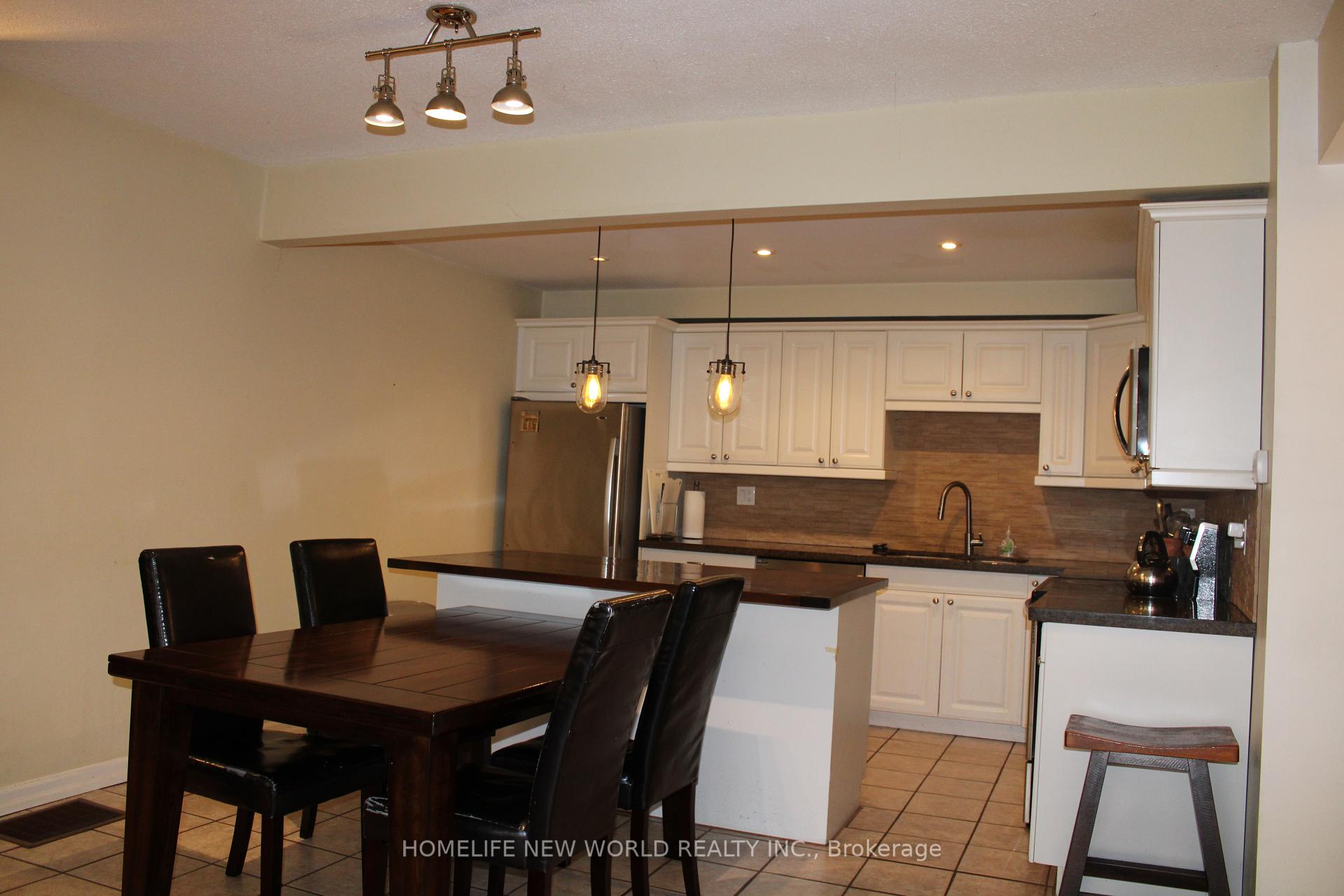 3 Bedrooms Condo at 69 Upper Canada, Toronto For sale
