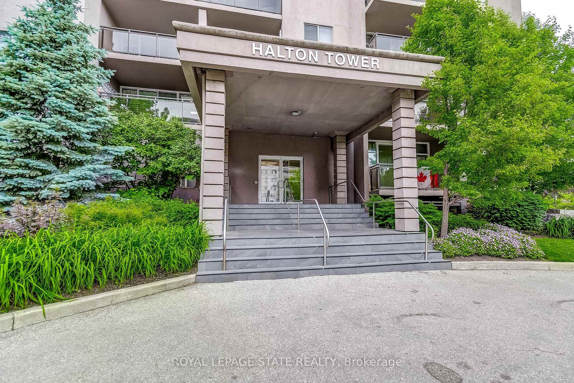 1 Bedroom Condo at 975 Warwick, Burlington For sale