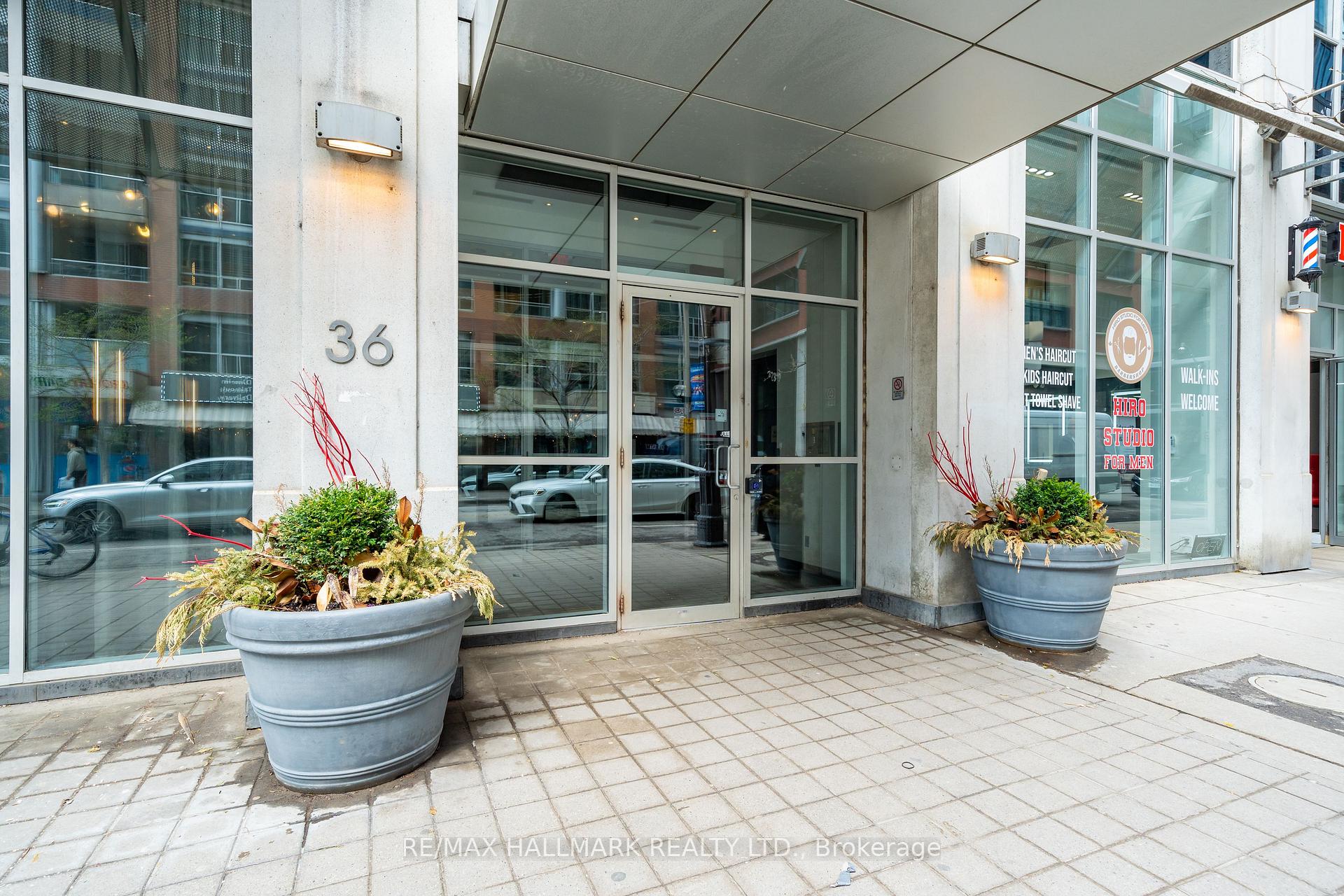 2 Bedrooms Condo at 36 Blue Jays,  Toronto For sale