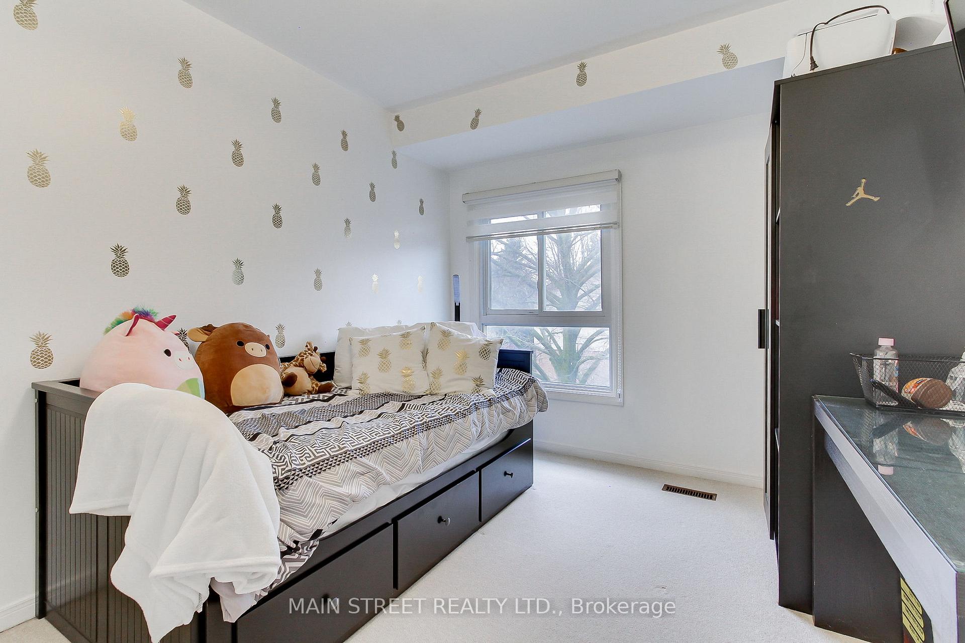 3 Bedrooms Condo at 725 Vermouth,  Mississauga For sale