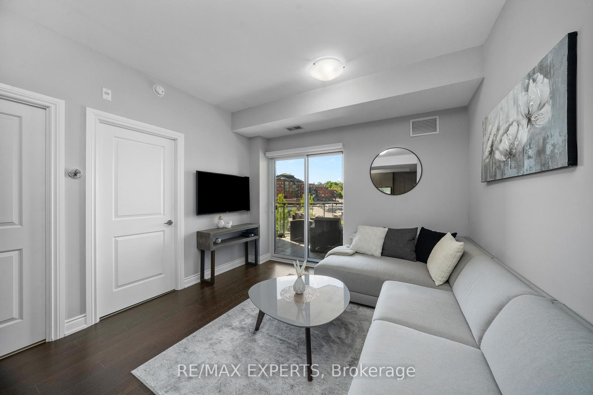 1 Bedroom Condo at 86 Woodbridge, Vaughan For sale