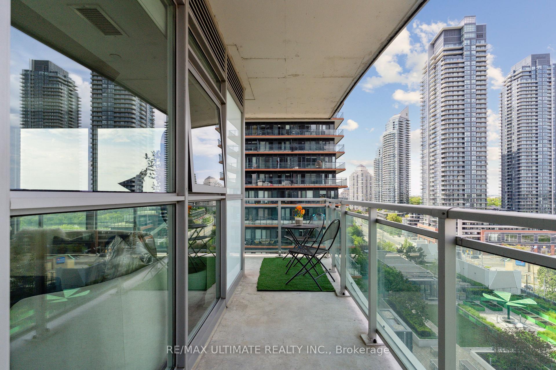 2 Bedrooms Condo at 33 Shore Breeze, Toronto For sale