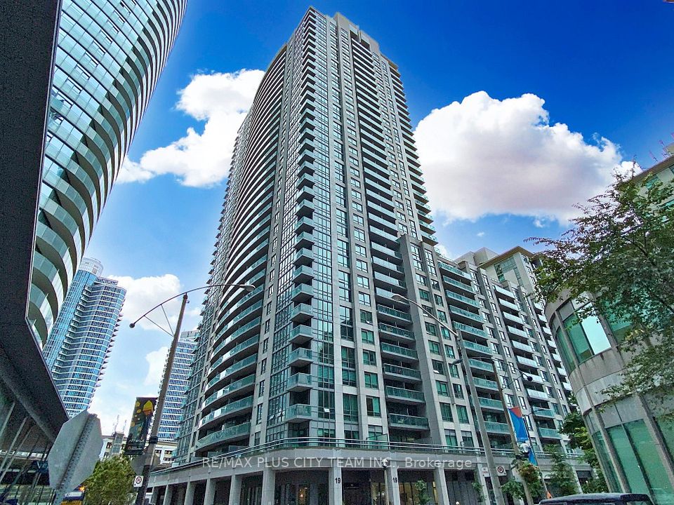 19 Grand Trunk Crescent
