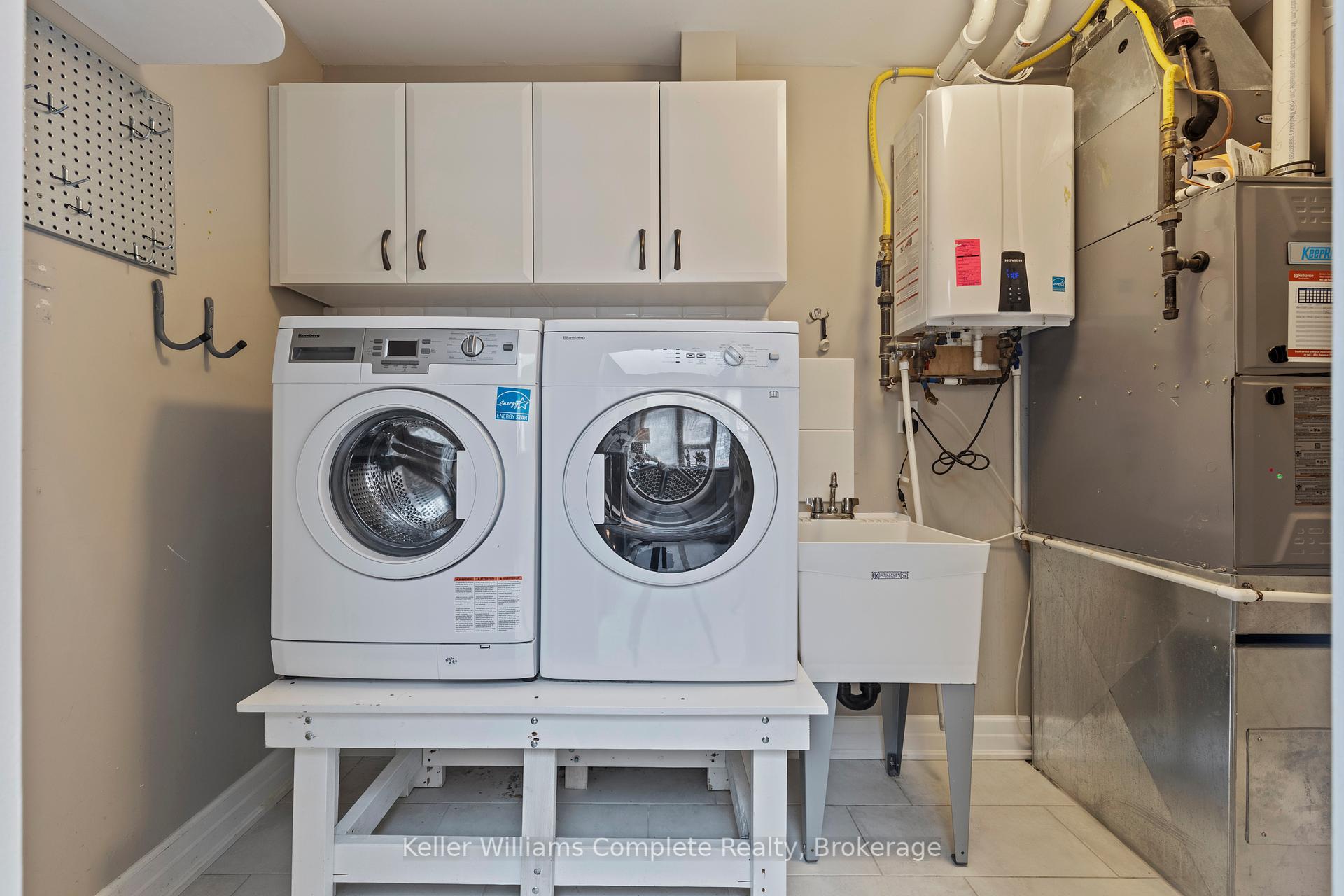 2 Bedrooms Condo at 12 Nolan,  Hamilton For sale