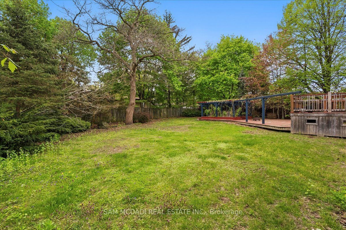 955 Albertson Crescent