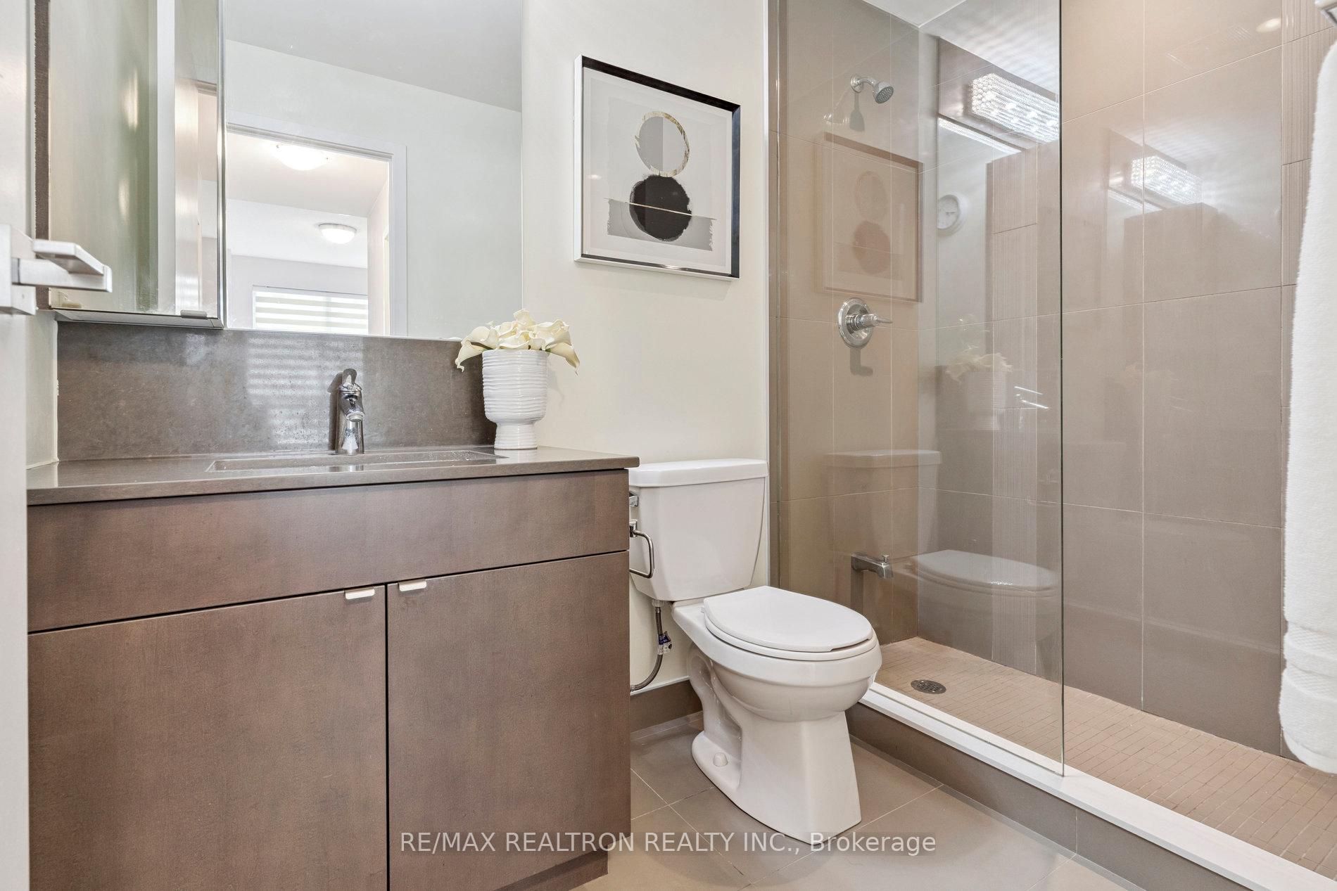 2 Bedrooms Condo at 89 Dunfield, Toronto For sale