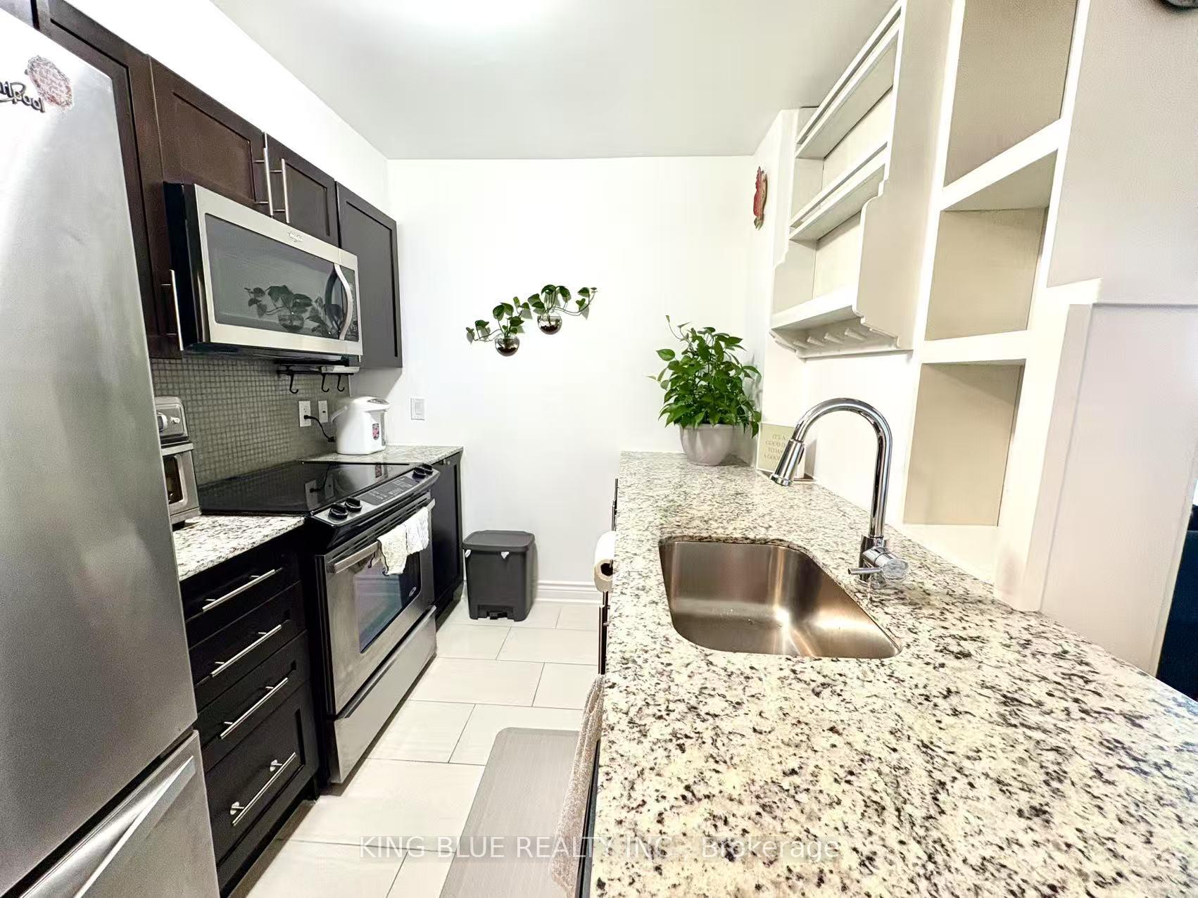 3 Bedrooms Condo at 35 Bastion,  Toronto For sale