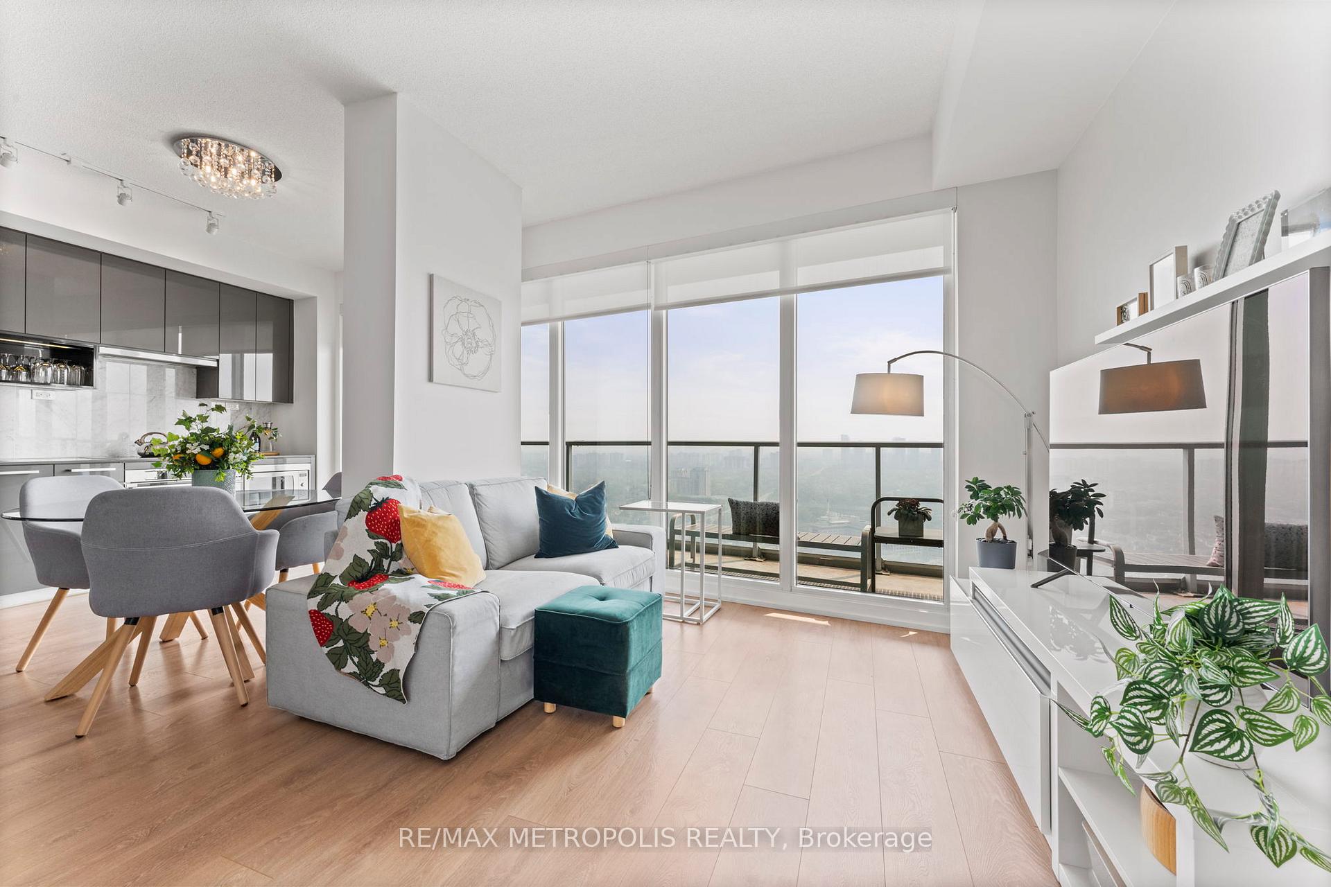 2 Bedrooms Condo at 117 McMahon, Toronto For sale