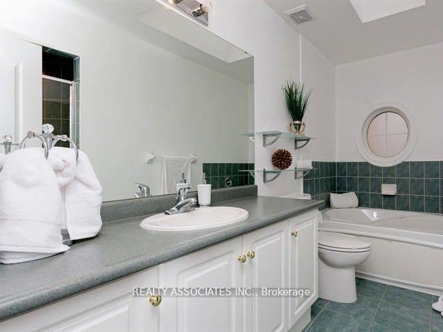 3 Bedrooms Condo at 199 Hillcrest,  Mississauga For sale