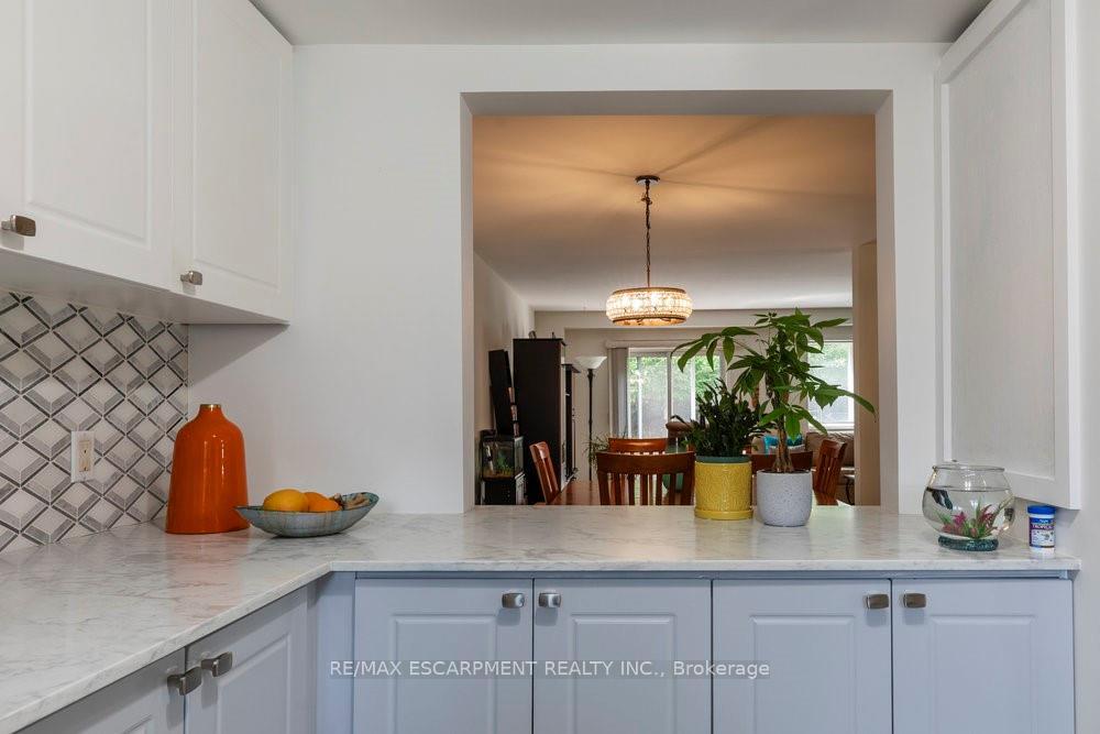 3 Bedrooms Condo at 31 Moss, Hamilton For sale