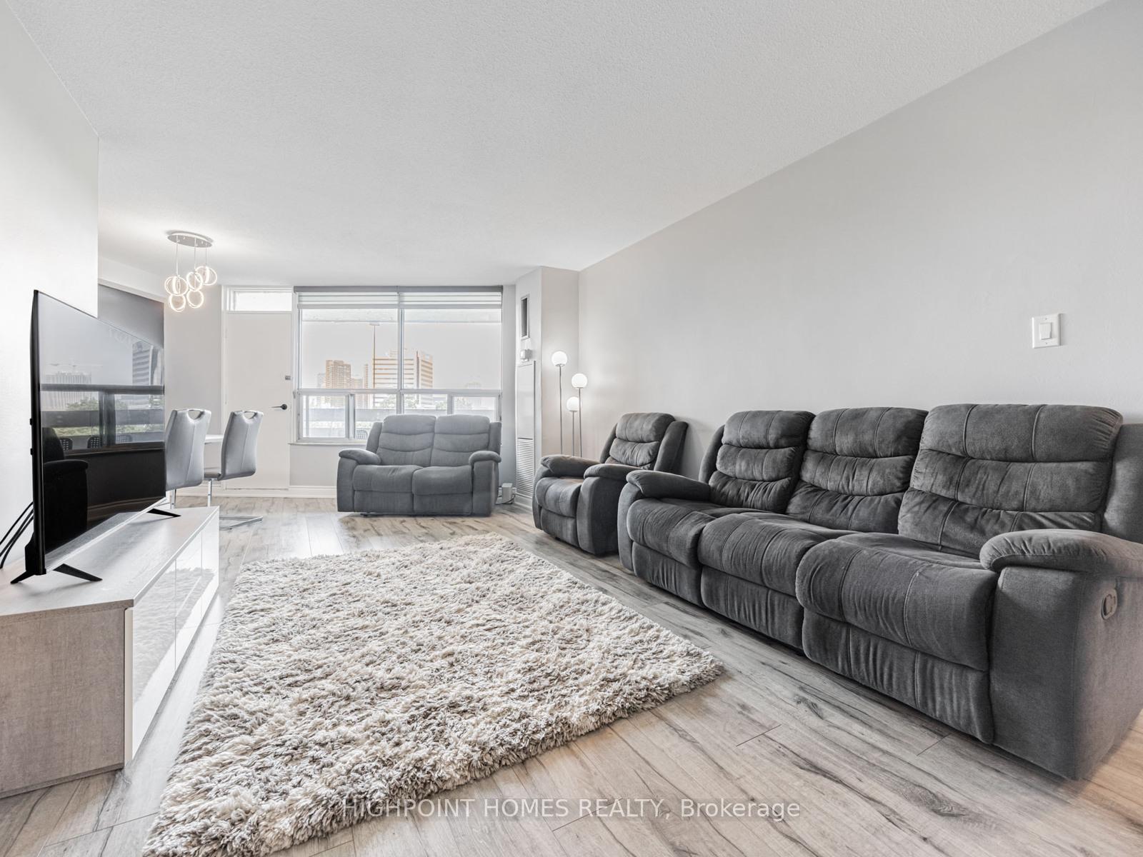 3 Bedrooms Condo at 10 Edgecliff, Toronto For sale