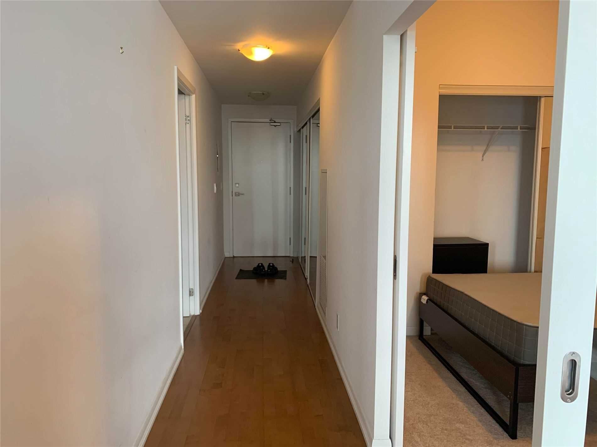 832 Bay Street Unit# 1602 Toronto C01 Ontario M5S 1Z6