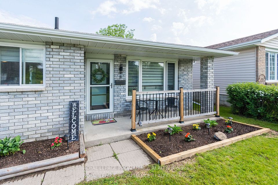 8 Birch Street, Quinte West, ON K8V 6J1